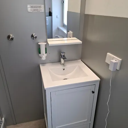 Private #5 With 2 Twin Beds, Ground Floor, Ac, Only 2min To Rab, No Kitchen רמשטיין-מיזנבאך